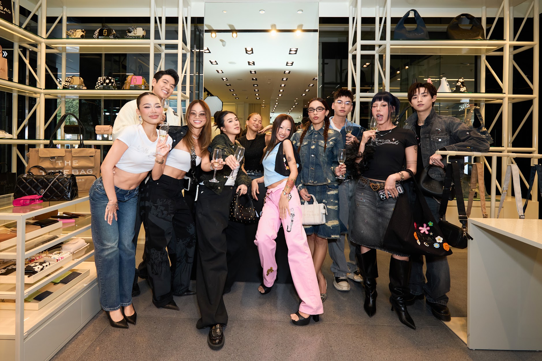 ‘Cháu trai Trịnh Công Sơn’ xuất hiện cùng Suboi với diện mạo ‘Gen Z’ cực ngầu và sành điệu- Ảnh 1.