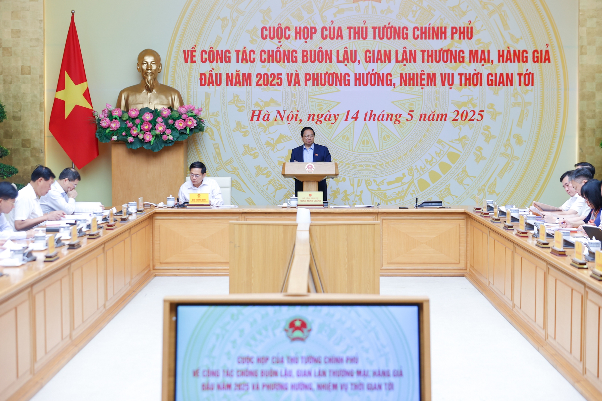 Thành lập Tổ công tác đặc biệt, mở cao điểm truy quét buôn lậu, hàng giả; kiện toàn lực lượng quản lý thị trường ở địa phương- Ảnh 2.