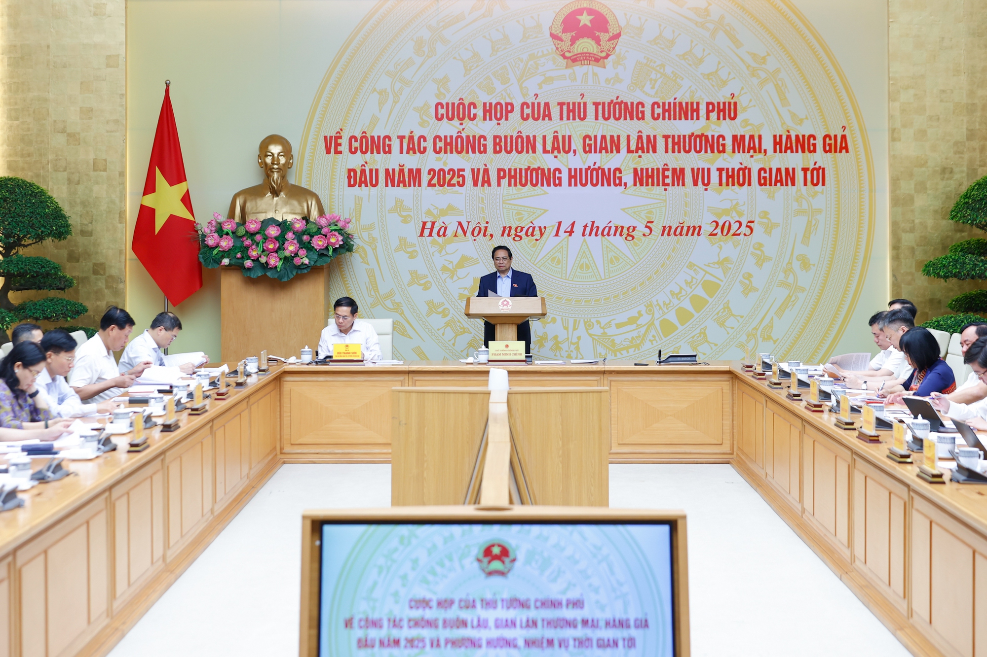 Thành lập Tổ công tác đặc biệt, mở cao điểm truy quét buôn lậu, hàng giả; kiện toàn lực lượng quản lý thị trường ở địa phương- Ảnh 7.