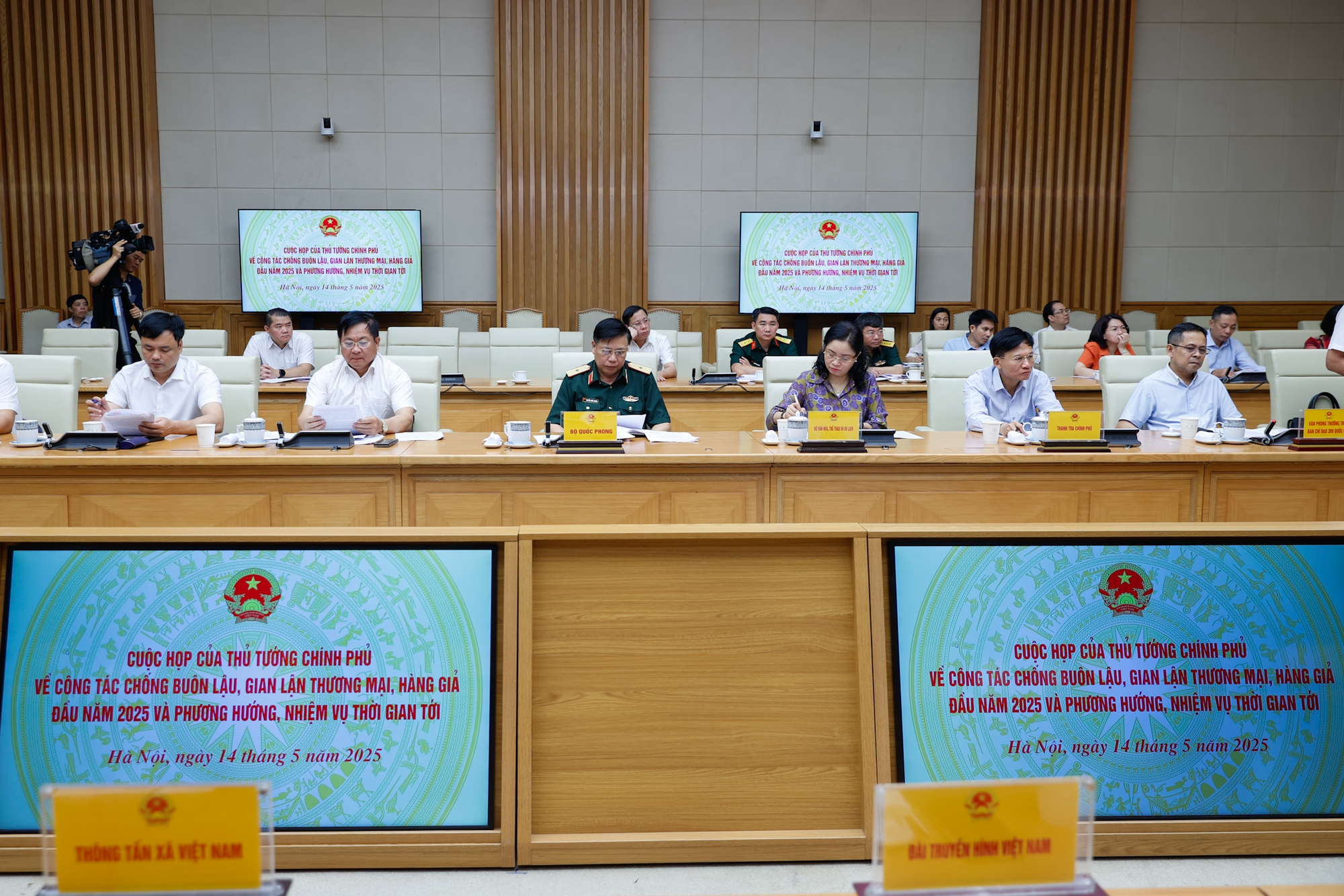 Thành lập Tổ công tác đặc biệt, mở cao điểm truy quét buôn lậu, hàng giả; kiện toàn lực lượng quản lý thị trường ở địa phương- Ảnh 6.