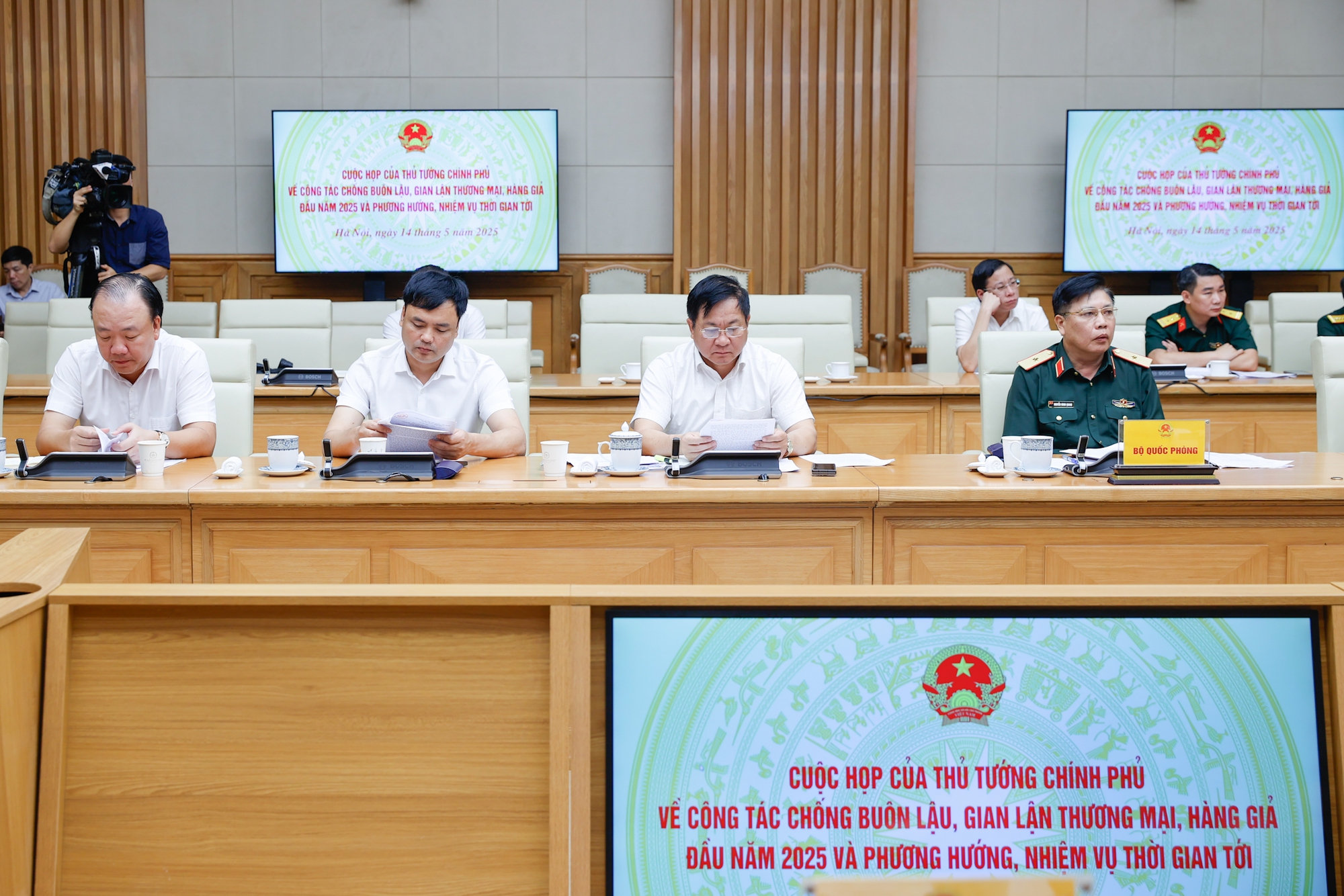 Thành lập Tổ công tác đặc biệt, mở cao điểm truy quét buôn lậu, hàng giả; kiện toàn lực lượng quản lý thị trường ở địa phương- Ảnh 5.