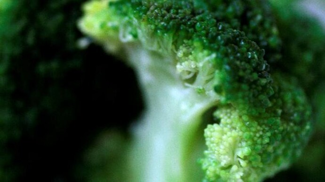 Loại rau NASA coi là tiềm năng để trồng trong không gian, cũng là "ngôi sao chống ung thư": Chợ Việt bán vừa nhiều vừa rẻ- Ảnh 2.