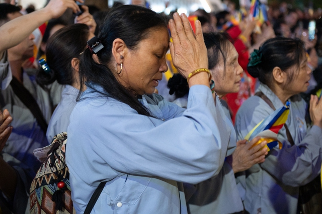 Toàn cảnh ngày rước xá lợi Phật về Chùa Quán Sứ ở Hà Nội- Ảnh 6.