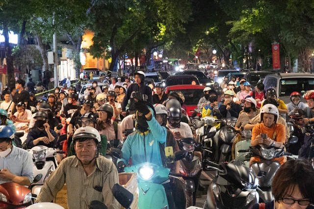 Toàn cảnh ngày rước xá lợi Phật về Chùa Quán Sứ ở Hà Nội- Ảnh 10.