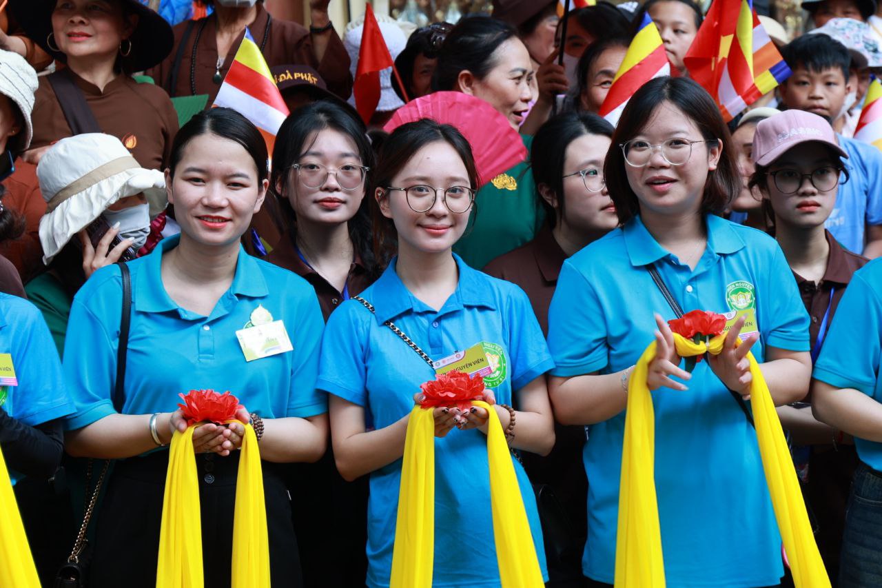 Toàn cảnh ngày rước xá lợi Phật về Chùa Quán Sứ ở Hà Nội- Ảnh 65.