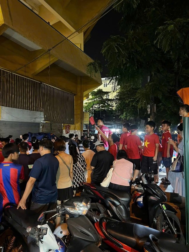 CLB Công an Hà Nội xin lỗi, hoàn tiền cho khán giả có vé nhưng không thể vào sân Hàng Đẫy- Ảnh 3. CLB Công an Hà Nội xin lỗi, hoàn tiền cho khán giả có vé nhưng không thể vào sân Hàng Đẫy- Ảnh 3.