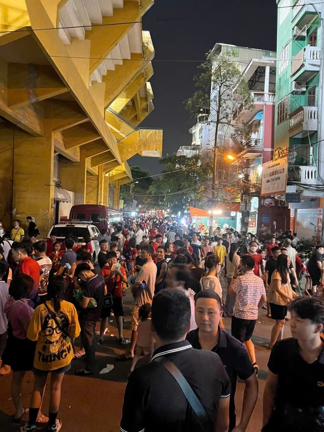 CLB Công an Hà Nội xin lỗi, hoàn tiền cho khán giả có vé nhưng không thể vào sân Hàng Đẫy- Ảnh 2. CLB Công an Hà Nội xin lỗi, hoàn tiền cho khán giả có vé nhưng không thể vào sân Hàng Đẫy- Ảnh 2.