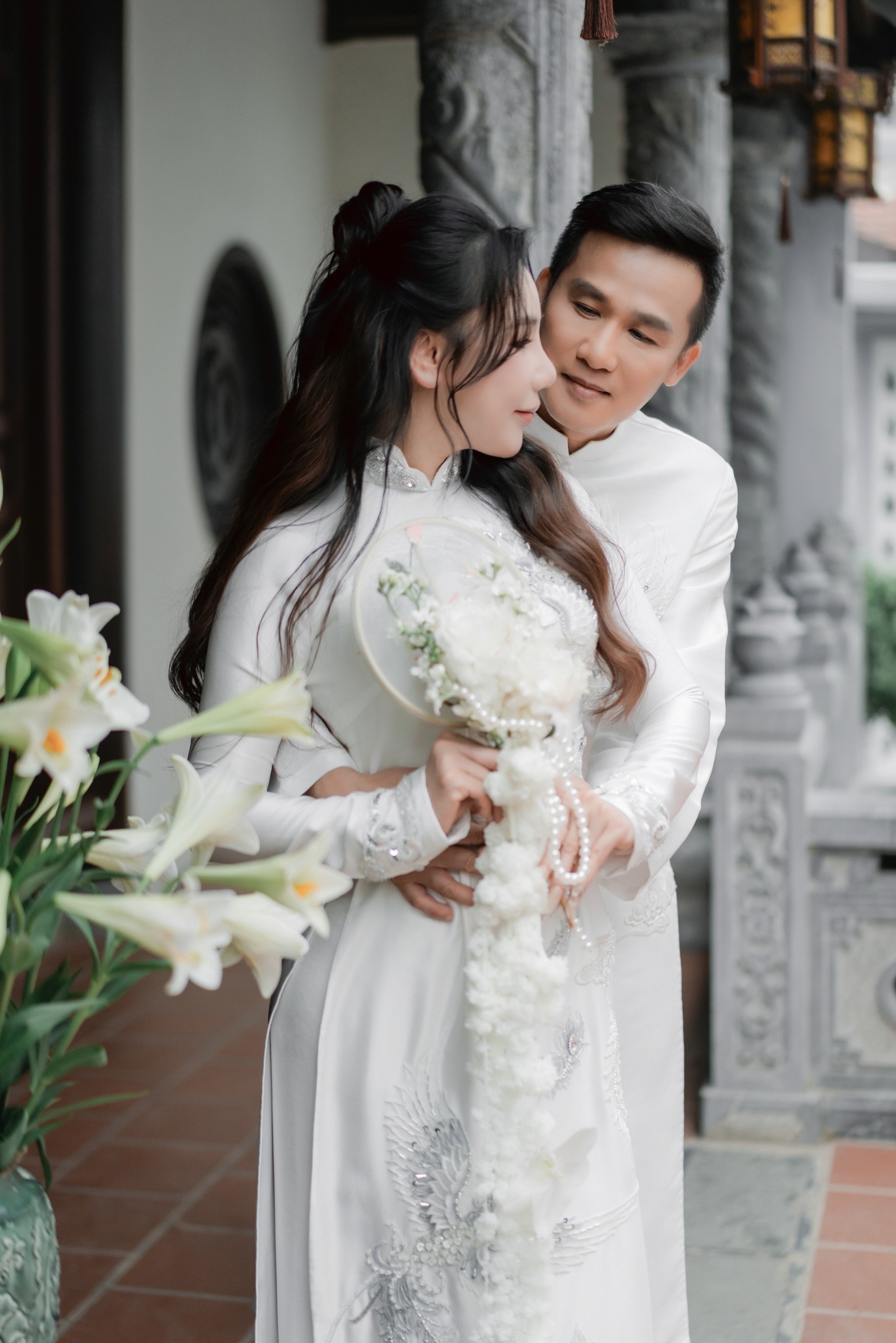 Đám cưới Hồ Quỳnh Hương: Cặp đôi hôn nhau say đắm, thông báo đã có con trai 2 tuổi- Ảnh 22.