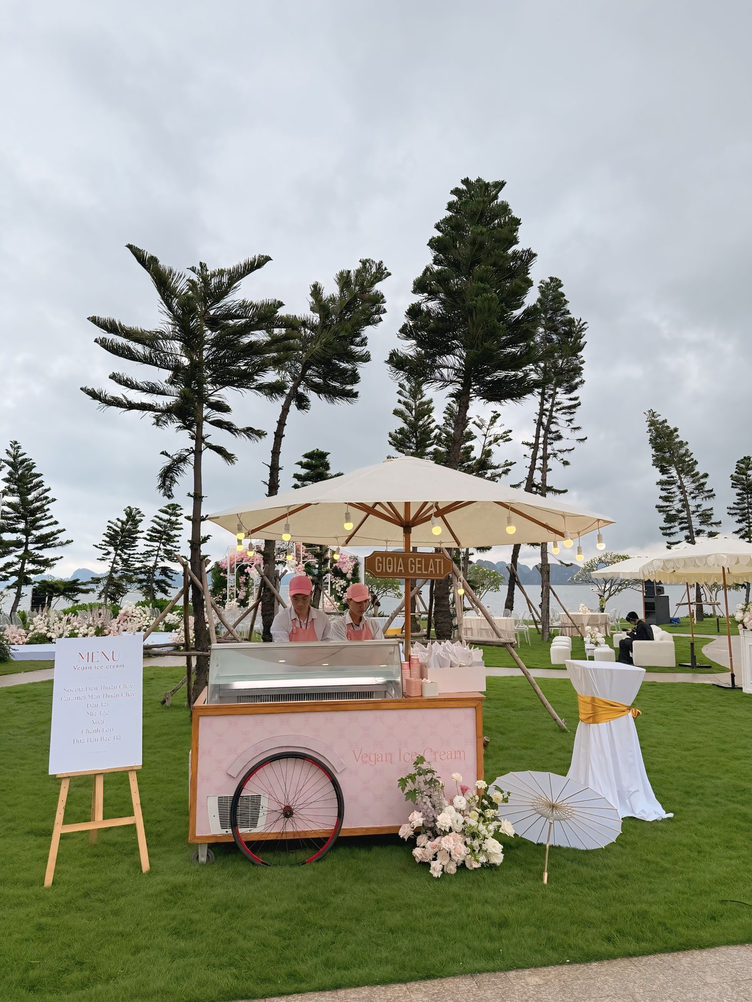 Đám cưới Hồ Quỳnh Hương: Cặp đôi hôn nhau say đắm, thông báo đã có con trai 2 tuổi- Ảnh 14.