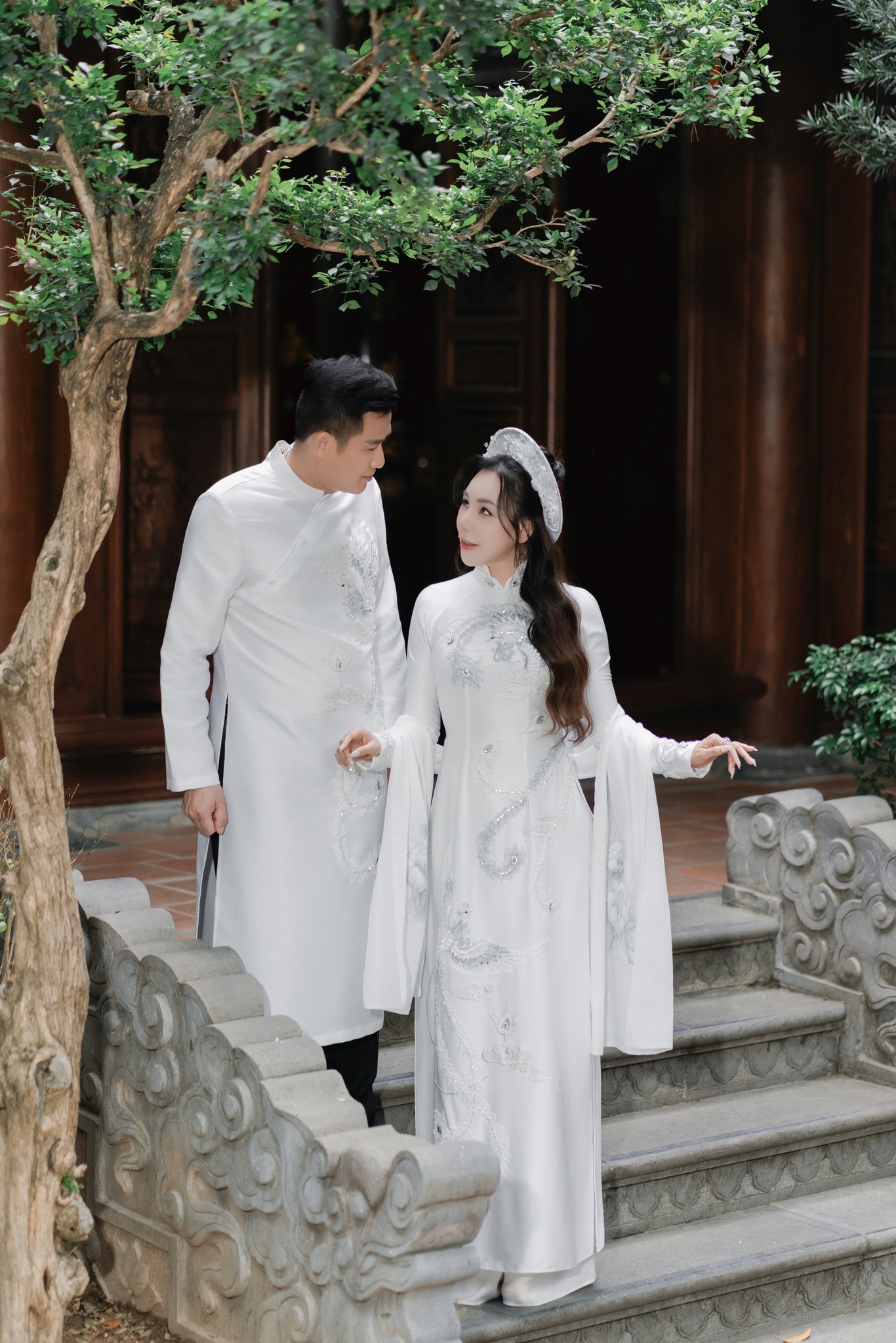 Đám cưới Hồ Quỳnh Hương: Cặp đôi hôn nhau say đắm, thông báo đã có con trai 2 tuổi- Ảnh 23.