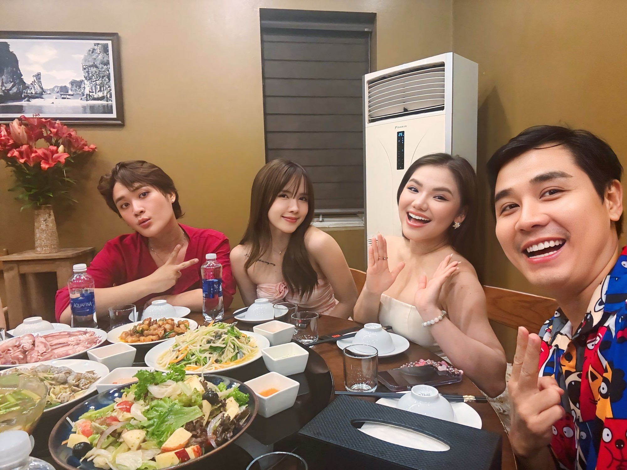 Đám cưới Hồ Quỳnh Hương: Cặp đôi hôn nhau say đắm, thông báo đã có con trai 2 tuổi- Ảnh 18.