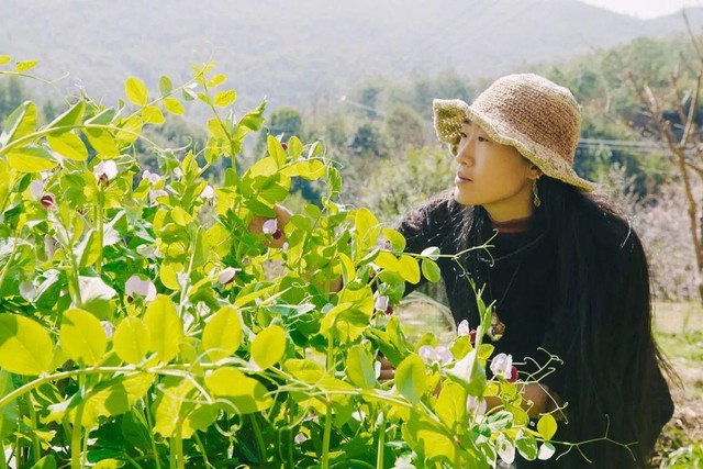 Cô gái 34 tuổi thuê 12.000m2 đất hoang để "sống chill", tự tay tạo nên "thiên đường" giữa thiên nhiên- Ảnh 5. Cô gái 34 tuổi thuê 12.000m2 đất hoang để "sống chill", tự tay tạo nên "thiên đường" giữa thiên nhiên- Ảnh 5.