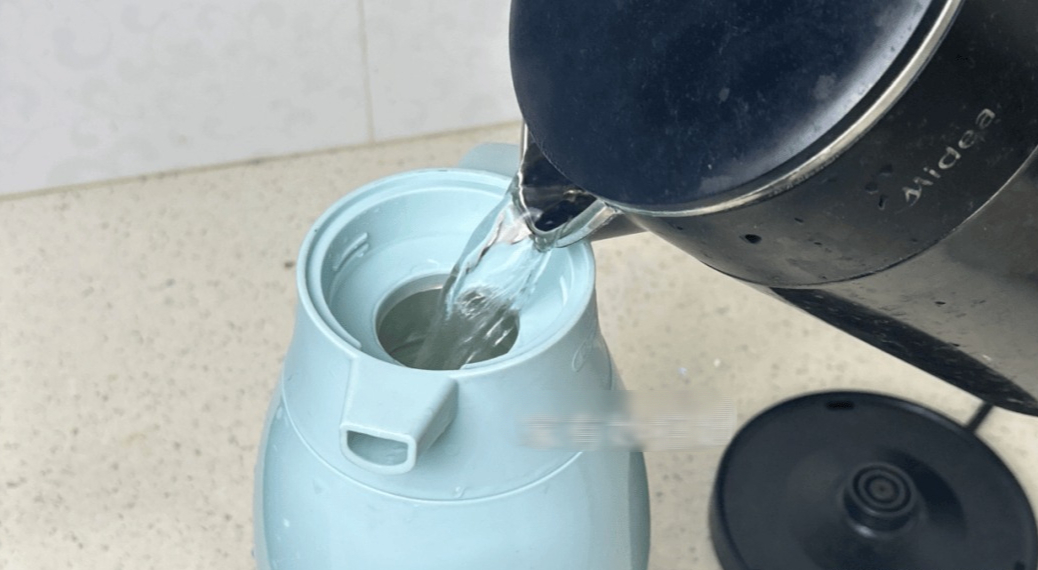 Dùng ấm siêu tốc mà mắc 6 SAI LẦM này, 