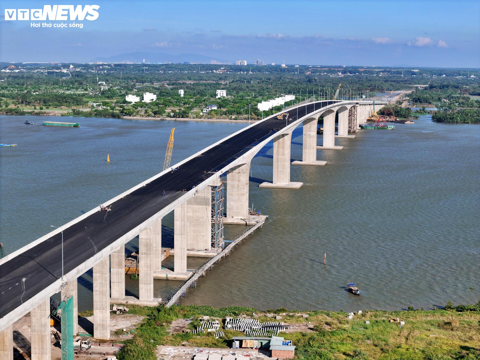 Diện mạo mới cầu lớn nhất Vành đai 3 sau hơn 2 năm thi công- Ảnh 3.