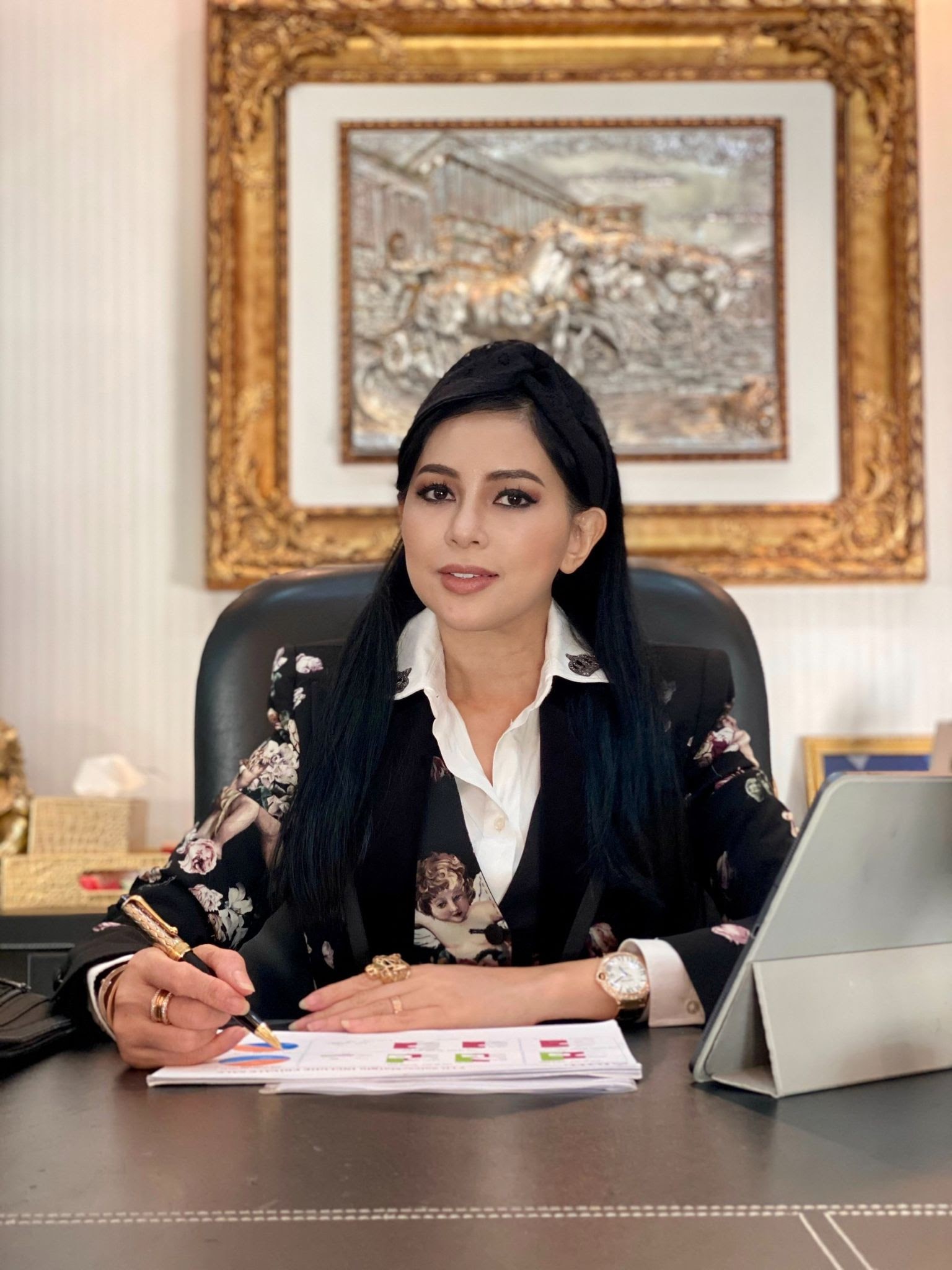 Nữ nghệ sĩ là CEO "khét tiếng" Việt Nam, ở biệt thự dát vàng, 3 mặt tiền Quận 2, U60 đẹp như 30- Ảnh 3. Nữ nghệ sĩ là CEO "khét tiếng" Việt Nam, ở biệt thự dát vàng, 3 mặt tiền Quận 2, U60 đẹp như 30- Ảnh 3.