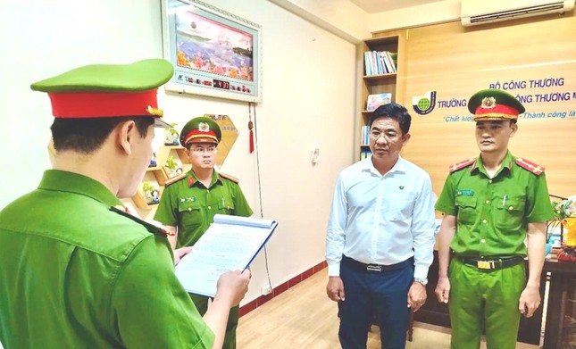 Khởi tố, bắt tạm giam hiệu trưởng Trần Kim Quyên- Ảnh 1.