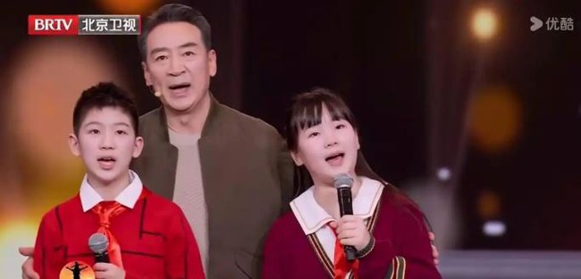 "Bố" của Triệu Vy từng bị chê trách vì quá nuông chiều con: May mà ông kịp sửa đổi, giờ nhận được trái ngọt như này đây!- Ảnh 3.
