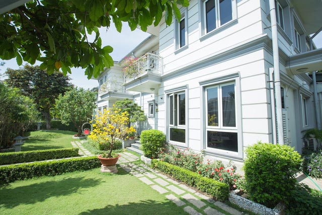 Nữ ca sĩ bất ngờ kết hôn ở tuổi 45: “Đại gia đất mỏ” mê sưu tầm kim cương và nhà đất, sở hữu loạt biệt thự - khu nghỉ dưỡng nhiều không đếm xuể- Ảnh 5. Nữ ca sĩ bất ngờ kết hôn ở tuổi 45: “Đại gia đất mỏ” mê sưu tầm kim cương và nhà đất, sở hữu loạt biệt thự - khu nghỉ dưỡng nhiều không đếm xuể- Ảnh 5.