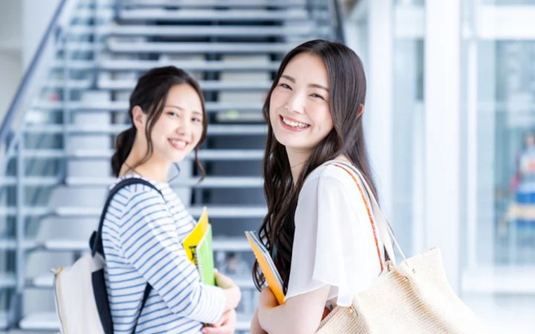 Chị khóa trên đỗ trường top đầu cả nước nói nhỏ với tôi: Muốn là sinh viên đỉnh đừng tiếc rẻ 3 món đầu tư này, cực nhưng rất đáng!- Ảnh 1.