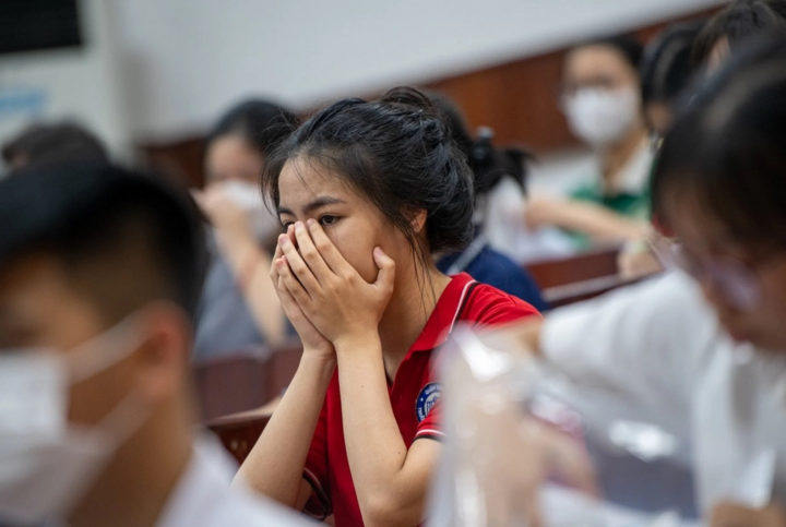 'Con sắp thi lớp 10, cả nhà tôi như bị câm'- Ảnh 1.