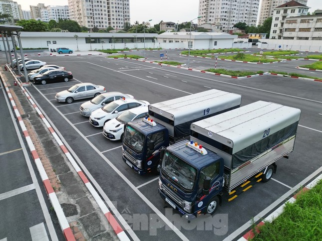 Sốt ruột cảnh ‘bất động’ tại trung tâm sát hạch lái xe- Ảnh 3.