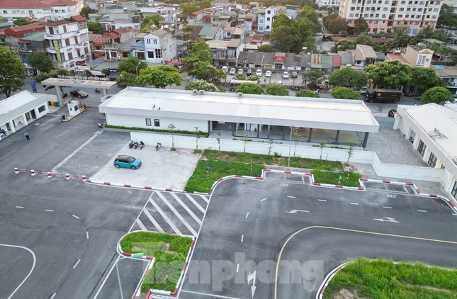 Sốt ruột cảnh ‘bất động’ tại trung tâm sát hạch lái xe- Ảnh 5.