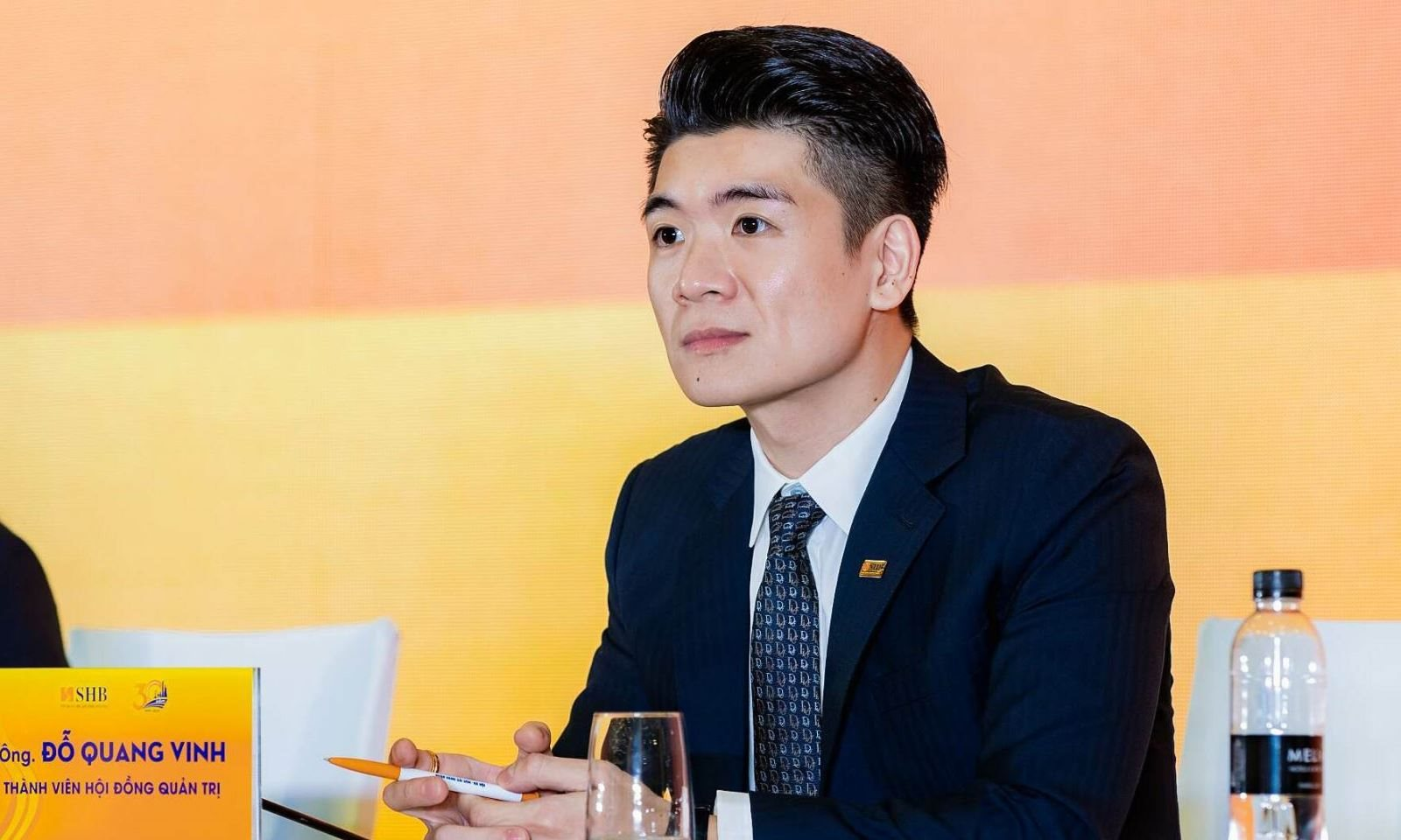 Phó Chủ tịch SHB đăng trạng thái “Điều kỳ diệu sẽ xảy ra khi tin vào bản thân…" giữa lúc cổ phiếu khuấy động sàn chứng khoán- Ảnh 1. Phó Chủ tịch SHB đăng trạng thái “Điều kỳ diệu sẽ xảy ra khi tin vào bản thân…" giữa lúc cổ phiếu khuấy động sàn chứng khoán- Ảnh 1.