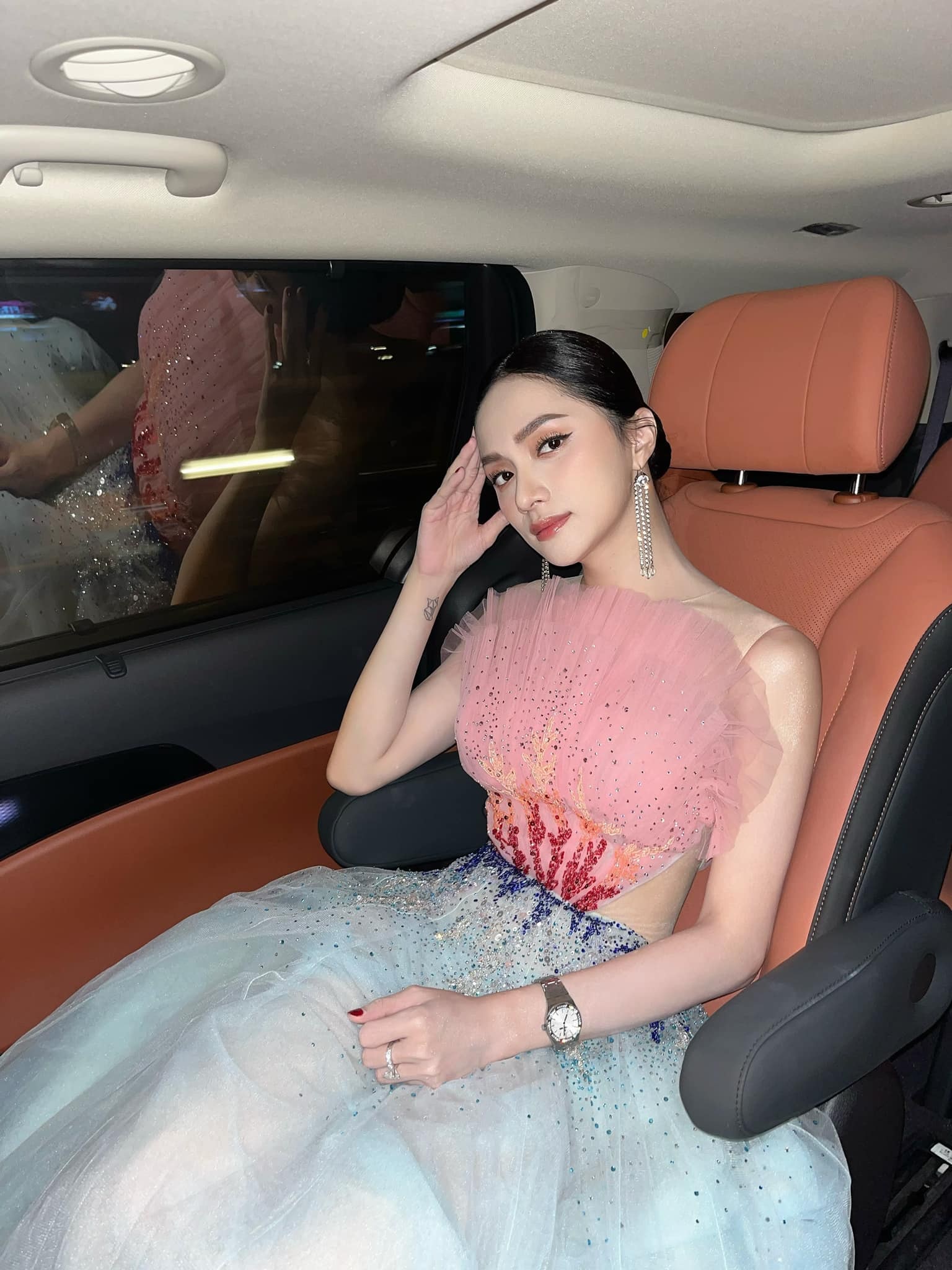 Chi phí khổng lồ khi sao Việt tham dự LHP Cannes, tốn bạc tỷ cũng có khi "mất trắng"- Ảnh 6. Chi phí khổng lồ khi sao Việt tham dự LHP Cannes, tốn bạc tỷ cũng có khi "mất trắng"- Ảnh 6.