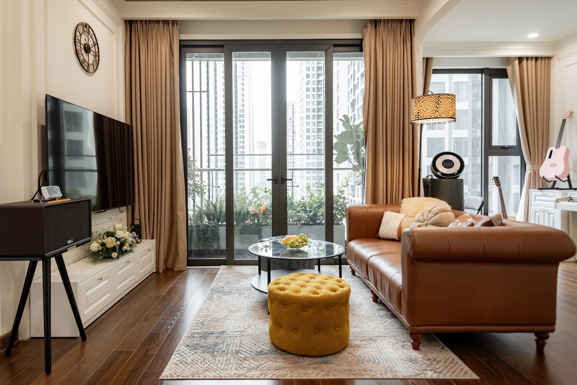 Ngắm căn hộ tối giản của vợ chồng trẻ Hà Nội: Gọn gàng, tinh tế và đậm chất nghệ thuật trong từng góc nhỏ- Ảnh 1. Ngắm căn hộ tối giản của vợ chồng trẻ Hà Nội: Gọn gàng, tinh tế và đậm chất nghệ thuật trong từng góc nhỏ- Ảnh 1.