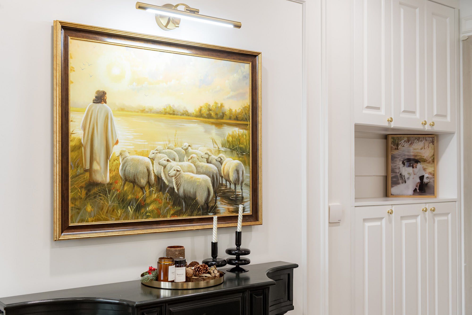 Ngắm căn hộ tối giản của vợ chồng trẻ Hà Nội: Gọn gàng, tinh tế và đậm chất nghệ thuật trong từng góc nhỏ- Ảnh 9. Ngắm căn hộ tối giản của vợ chồng trẻ Hà Nội: Gọn gàng, tinh tế và đậm chất nghệ thuật trong từng góc nhỏ- Ảnh 9.