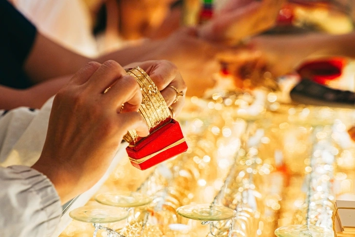 8 chỉ vàng cưới và một 