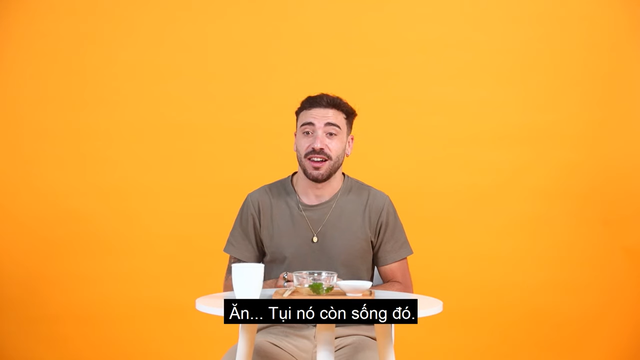 Khách Tây nếm thử món đặc sản "đang ngoe nguẩy" của Việt Nam: Nhìn thì sợ nhưng ăn ngon lắm- Ảnh 4.