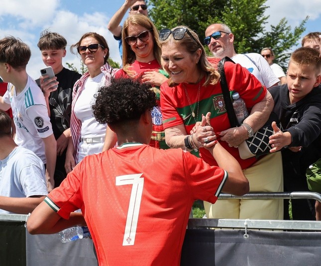 Con trai Ronaldo liệu có thể đạt đến đẳng cấp của bố?- Ảnh 2.