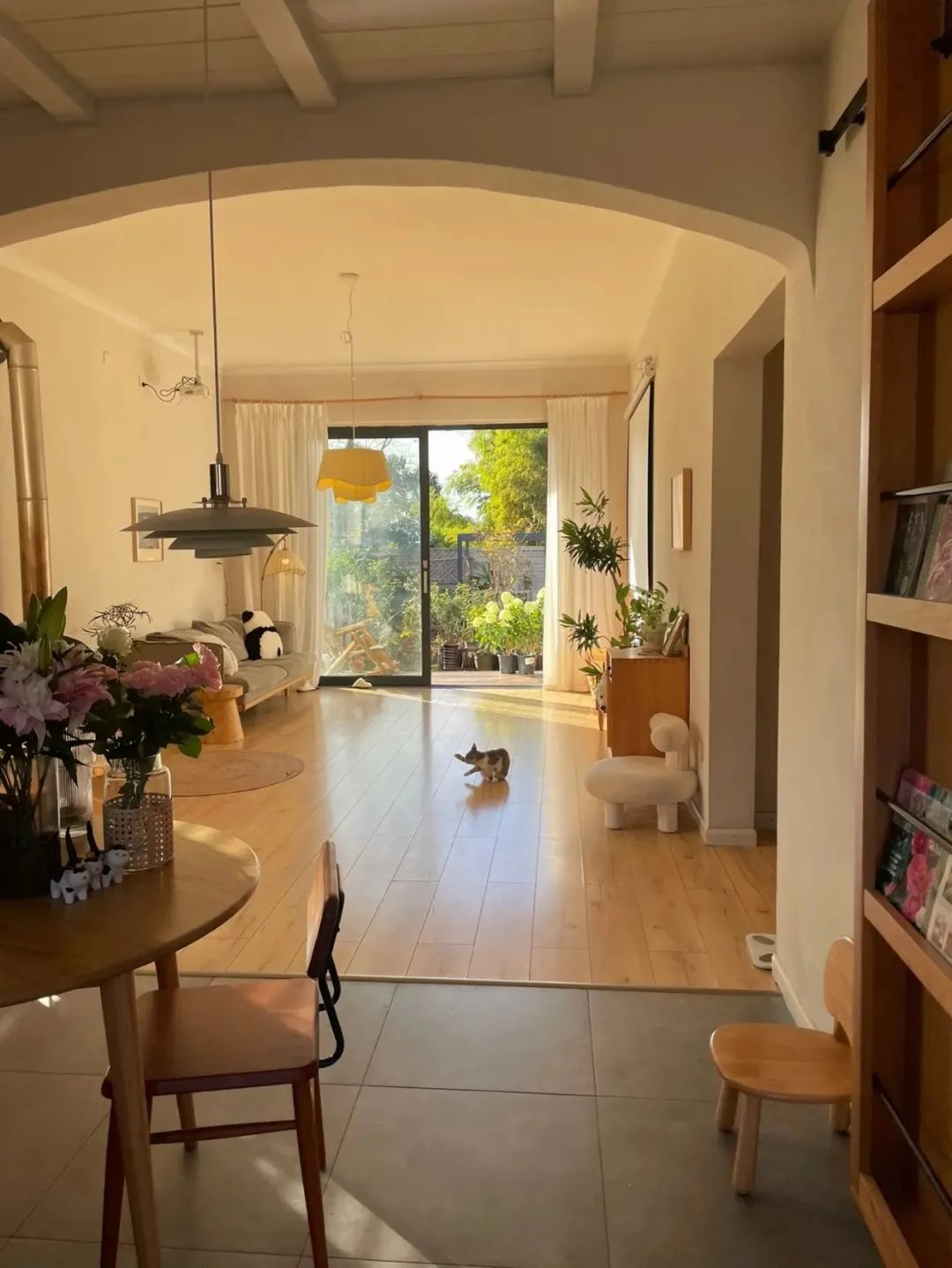 Cô gái 28 tuổi biến căn nhà cũ thành tổ ấm phong cách phương Tây khiến cư dân mạng phát sốt: “Sân vườn như mơ, ai cũng muốn sống ở đó”- Ảnh 5.