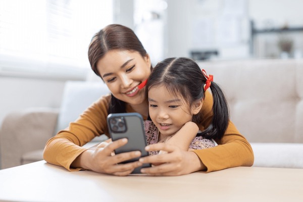 Một người mẹ nếu đủ khôn ngoan sẽ không đăng 5 điều này về con lên mạng xã hội, kẻo con chịu thiệt thòi lớn- Ảnh 1. Một người mẹ nếu đủ khôn ngoan sẽ không đăng 5 điều này về con lên mạng xã hội, kẻo con chịu thiệt thòi lớn- Ảnh 1.