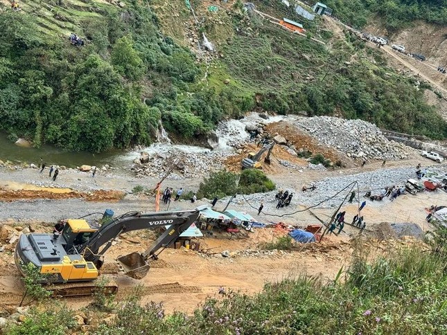 Sạt lở tại công trường thủy điện ở Lai Châu, ít nhất 5 người tử vong- Ảnh 1. Sạt lở tại công trường thủy điện ở Lai Châu, ít nhất 5 người tử vong- Ảnh 1.