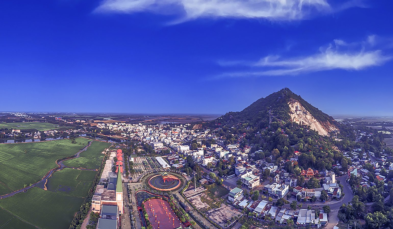 1 điểm đến đang là "cao điểm hút khách", hứa hẹn đón 6 triệu lượt khách năm 2025: Có lễ hội mới được UNESCO vinh danh- Ảnh 2. 1 điểm đến đang là "cao điểm hút khách", hứa hẹn đón 6 triệu lượt khách năm 2025: Có lễ hội mới được UNESCO vinh danh- Ảnh 2.