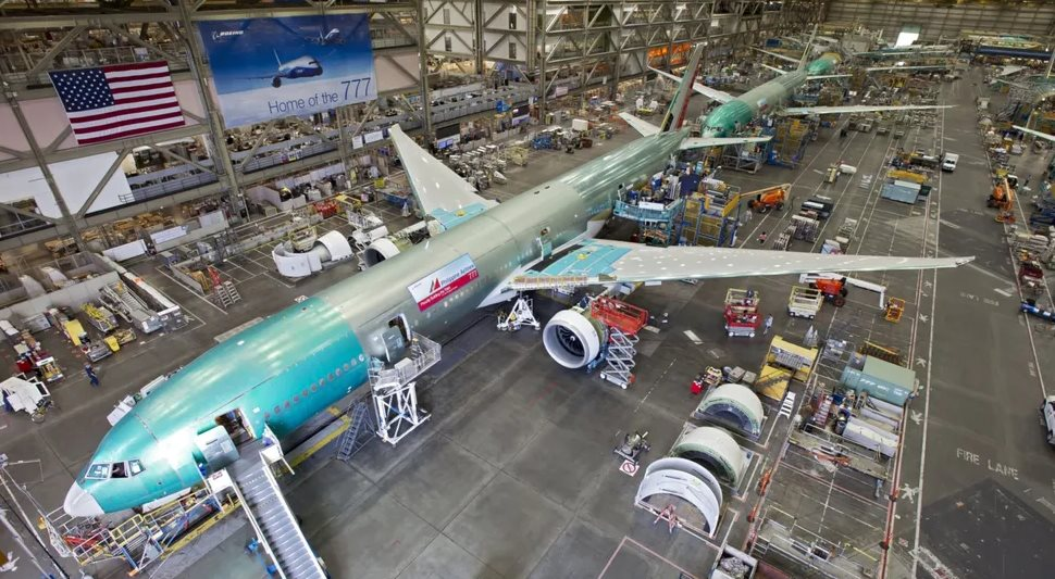 Tổng thống Trump thúc đẩy thỏa thuận lịch sử: 200 "chim sắt" huyền thoại của Boeing cất cánh- Ảnh 2.