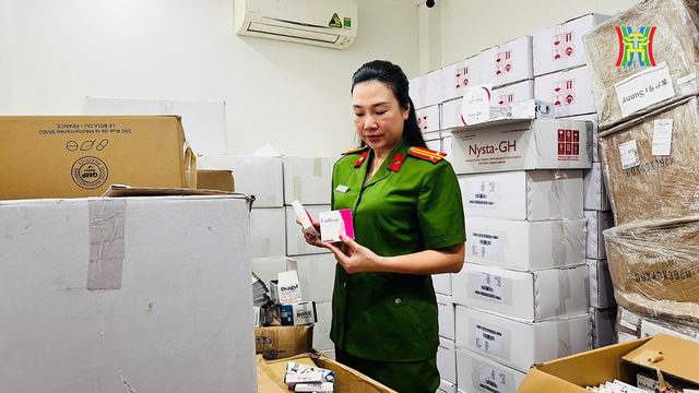 Cận cảnh hơn 100 tấn thực phẩm chức năng, thiết bị y tế giả do Phạm Ngọc Tiến và vợ cầm đầu- Ảnh 4. Cận cảnh hơn 100 tấn thực phẩm chức năng, thiết bị y tế giả do Phạm Ngọc Tiến và vợ cầm đầu- Ảnh 4.