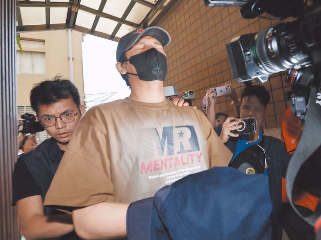 Diễn biến vụ 11 nghệ sĩ bị cảnh sát điều tra- Ảnh 1.