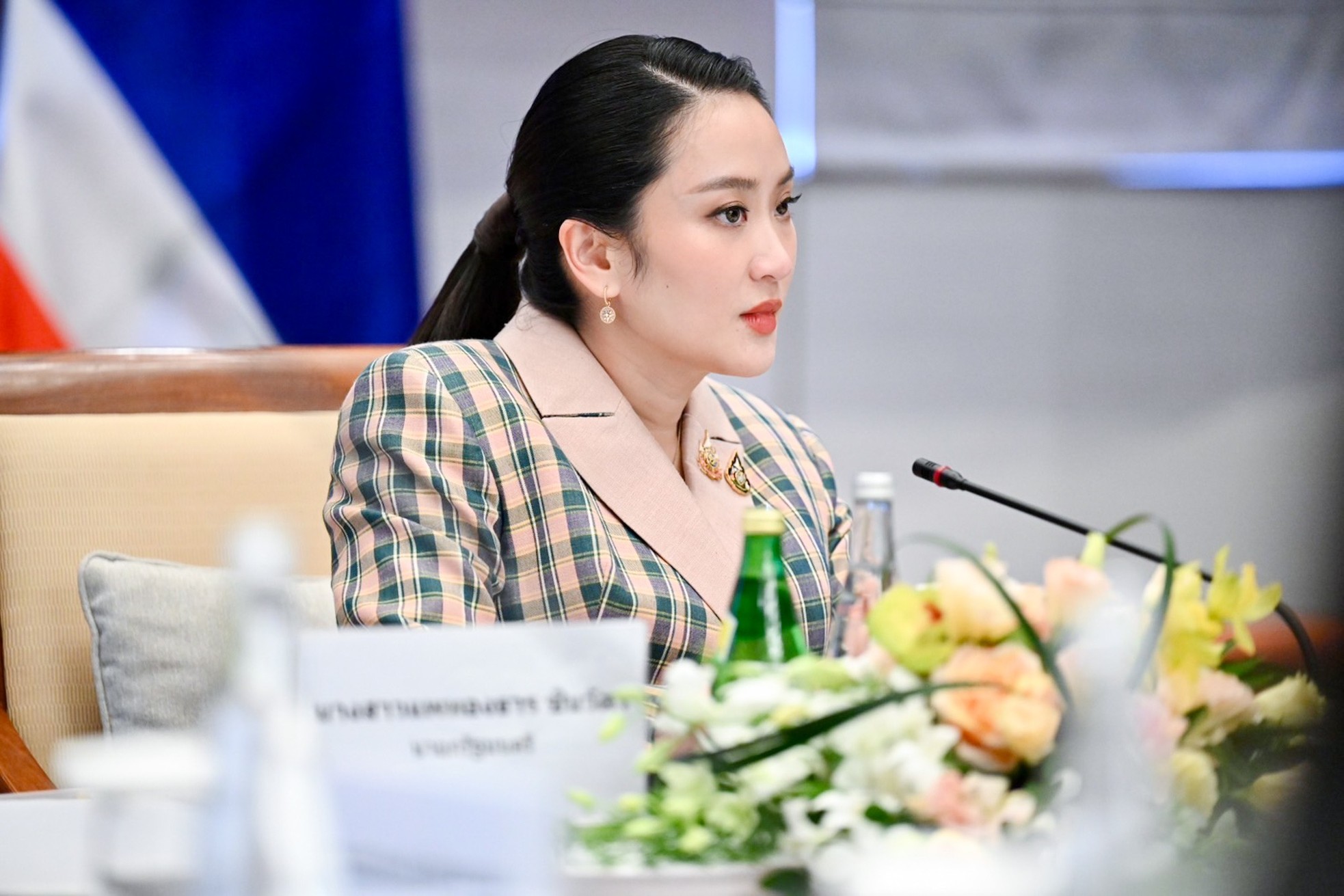 Thời trang ấn tượng của nữ Thủ tướng Thái Lan trong chuyến thăm Việt Nam- Ảnh 4. Thời trang ấn tượng của nữ Thủ tướng Thái Lan trong chuyến thăm Việt Nam- Ảnh 4.