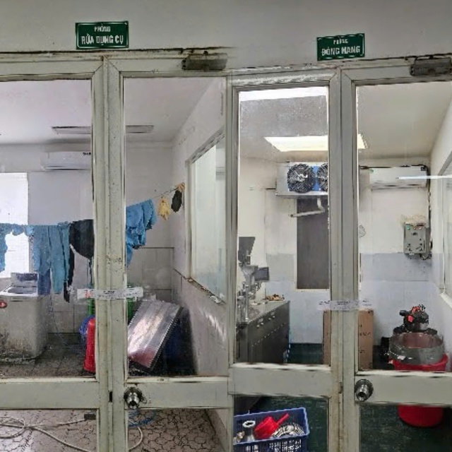 Cận cảnh hơn 100 tấn thực phẩm chức năng, thiết bị y tế giả do Phạm Ngọc Tiến và vợ cầm đầu- Ảnh 5. Cận cảnh hơn 100 tấn thực phẩm chức năng, thiết bị y tế giả do Phạm Ngọc Tiến và vợ cầm đầu- Ảnh 5.