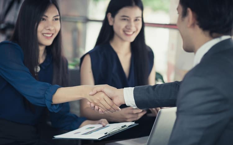 Mẹ 2 con đi xin việc bị từ chối, cô đáp lại bằng email dài 6 dòng mà nhà tuyển dụng ký luôn vị trí quản lý- Ảnh 1.