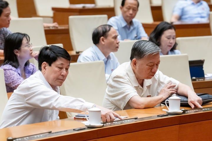Quốc hội đồng ý hỗ trợ 100% mức lương hệ số cho cán bộ lập pháp- Ảnh 1.