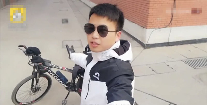 Thông báo họp lớp nhưng không ai rep, "lớp trưởng của năm" đích thân đạp xe 1500km, đến thăm nhà từng thành viên trong lớp- Ảnh 1.