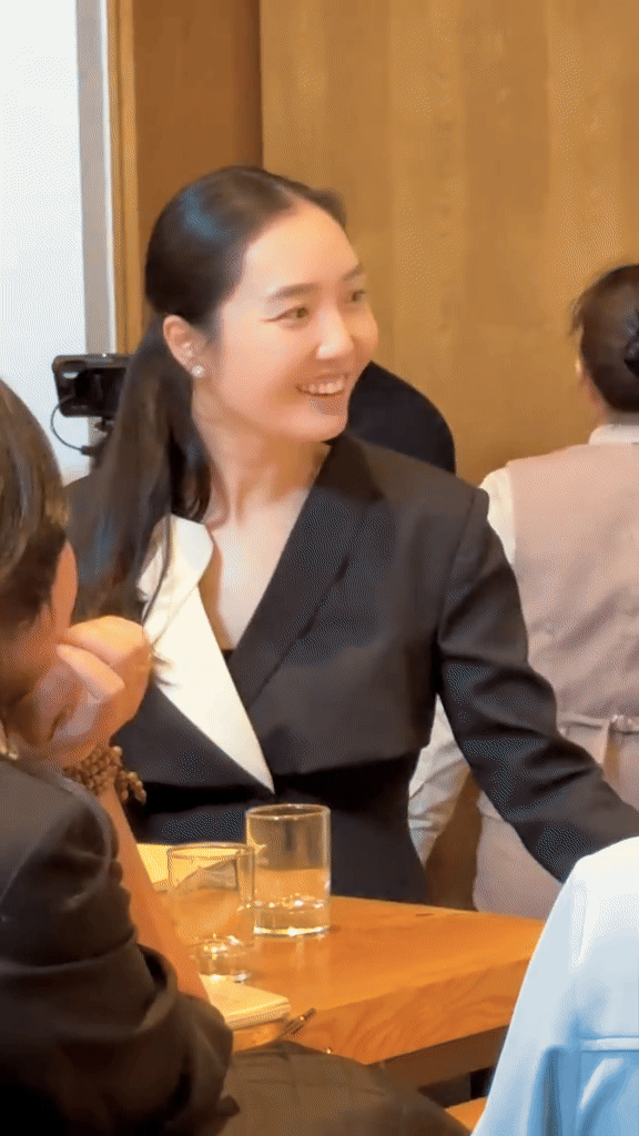 Ngoại hình của em gái Cường Đô La ở hiện tại gây chú ý- Ảnh 1.