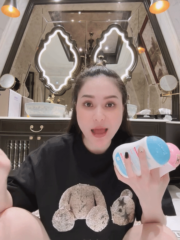 Đoàn Di Băng trước khi trở thành “nữ đại gia quận 7”: Làm gì mà giàu thế?- Ảnh 2. Đoàn Di Băng trước khi trở thành “nữ đại gia quận 7”: Làm gì mà giàu thế?- Ảnh 2.