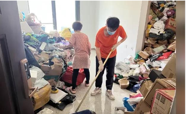 Bí mật của cụ bà U65 chi 3,5 tỷ đồng mua hàng online mỗi ngày- Ảnh 1.