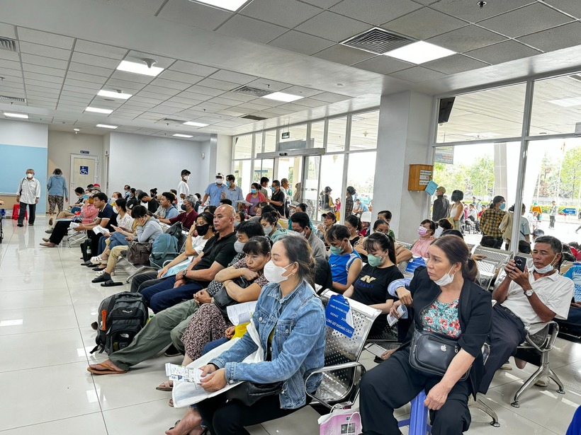 TP.HCM rà soát khẩn thuốc, thực phẩm chức năng, thiết bị y tế- Ảnh 1.