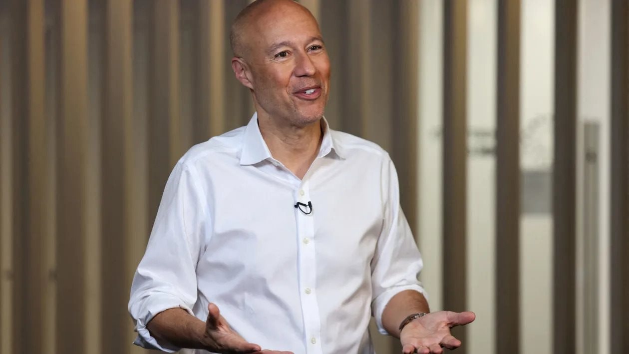 Dành hơn 1 thập kỷ làm việc dưới chướng Bill Gates và Jeff Bezos, người đàn ông sau này trở thành CEO của hãng gọi xe nổi tiếng- Ảnh 1.